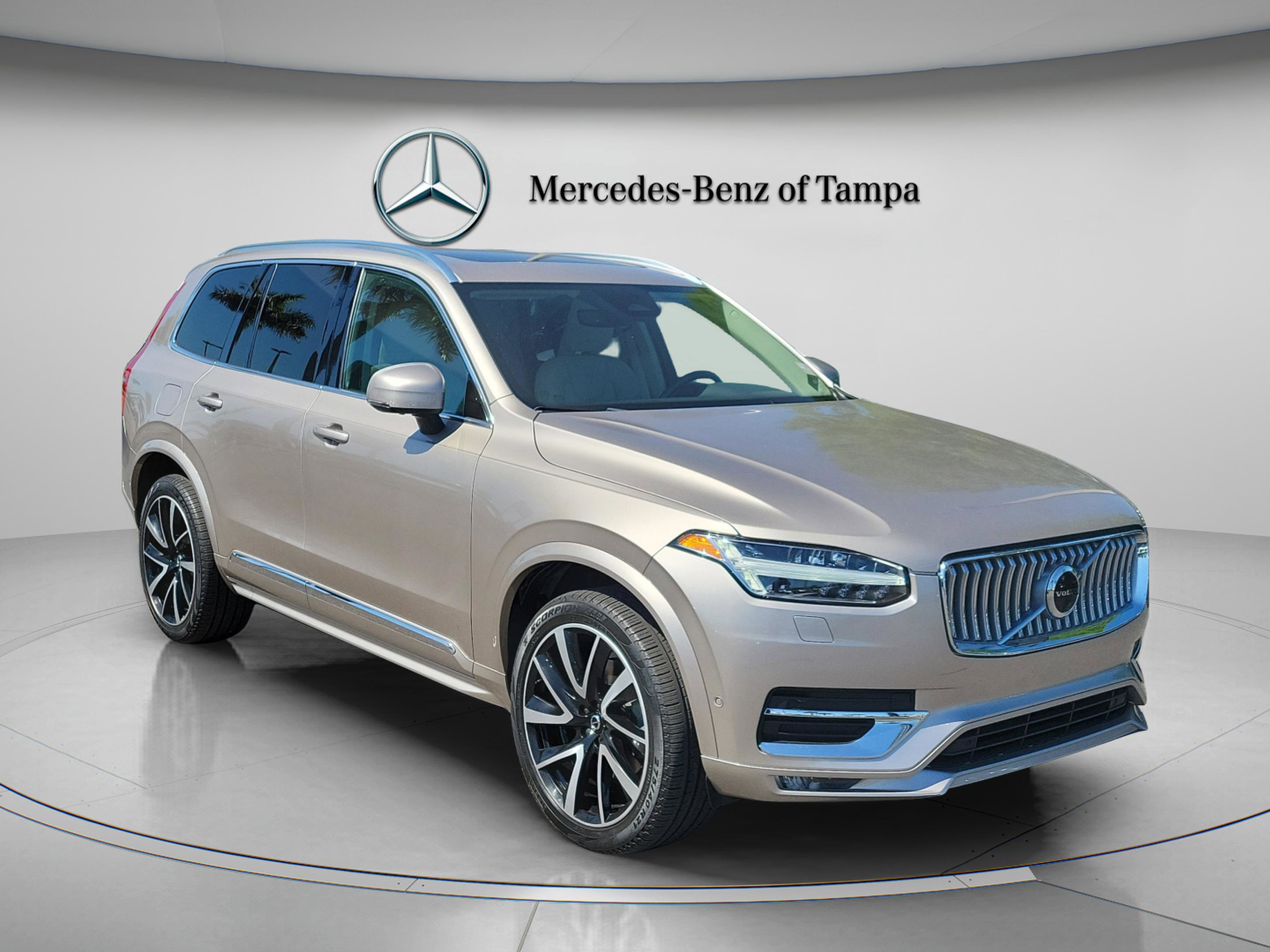 Used 2023 Volvo XC90 B6 Plus w/ Protection Package Premier AWD/4WD image 4