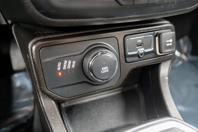 Used 2023 Jeep Renegade Latitude w/ Premium Group image 28