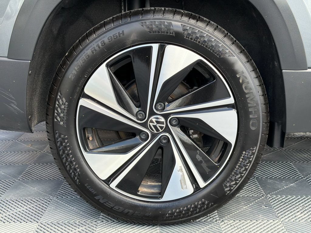 Used 2025 Volkswagen Taos SE AWD/4WD image 20