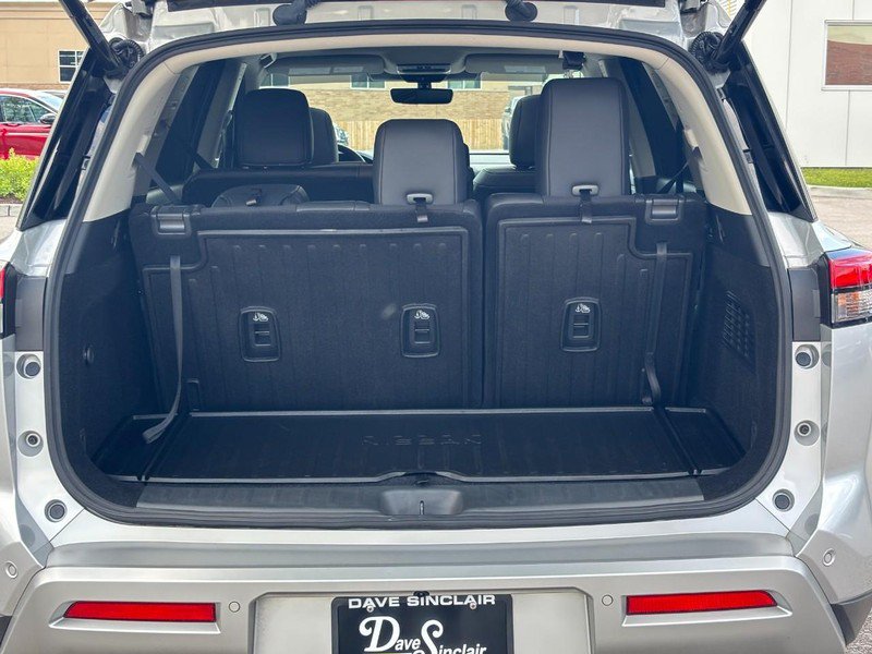 Used 2025 Nissan Pathfinder Platinum w/ Cargo Package AWD/4WD image 9