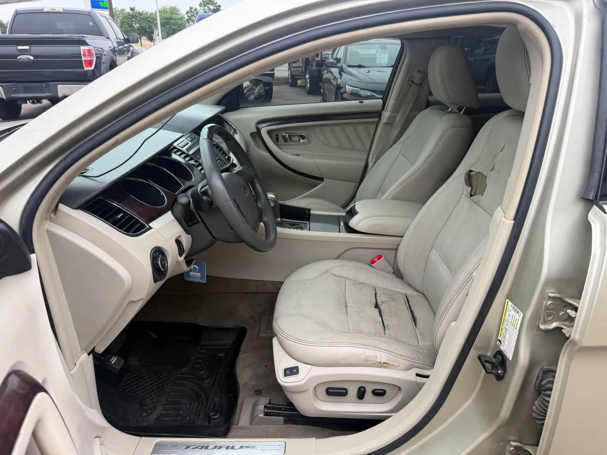 Used 2011 Ford Taurus Limited w/ 301A Rapid Spec Order Code FWD image 14