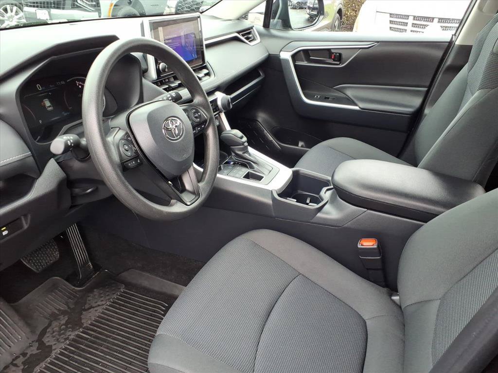 Used 2025 Toyota RAV4 LE AWD/4WD image 8