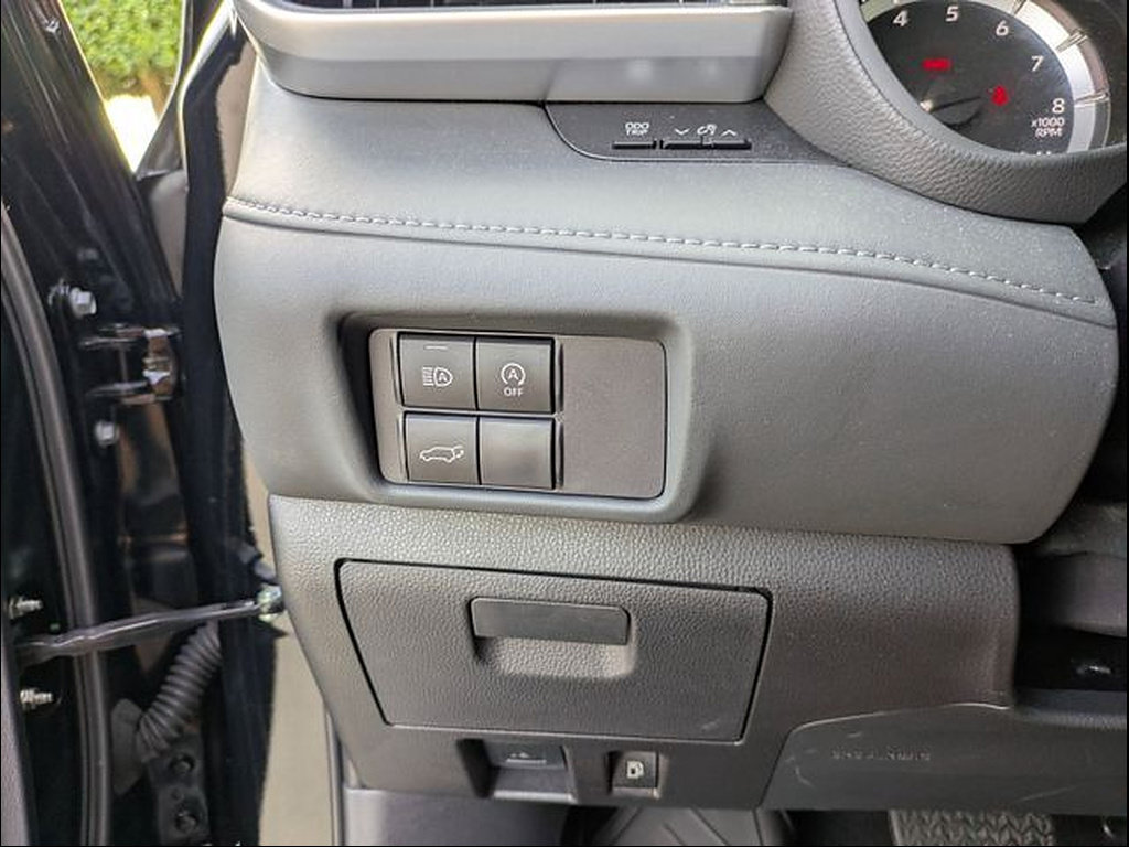 Certified 2025 Toyota Highlander LE FWD image 14