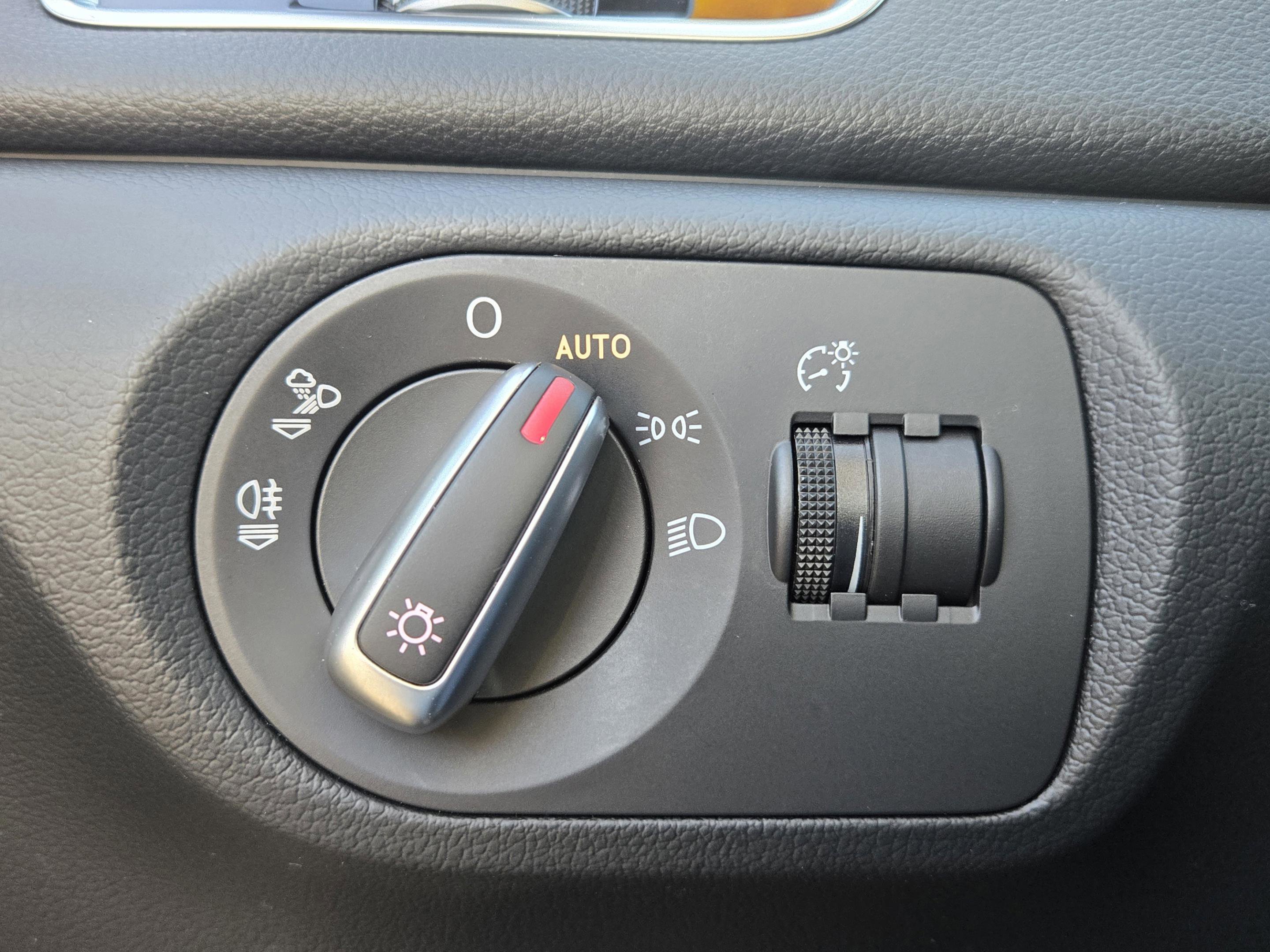 Used 2018 Audi Q3 2.0T Premium w/ Convenience Package image 30