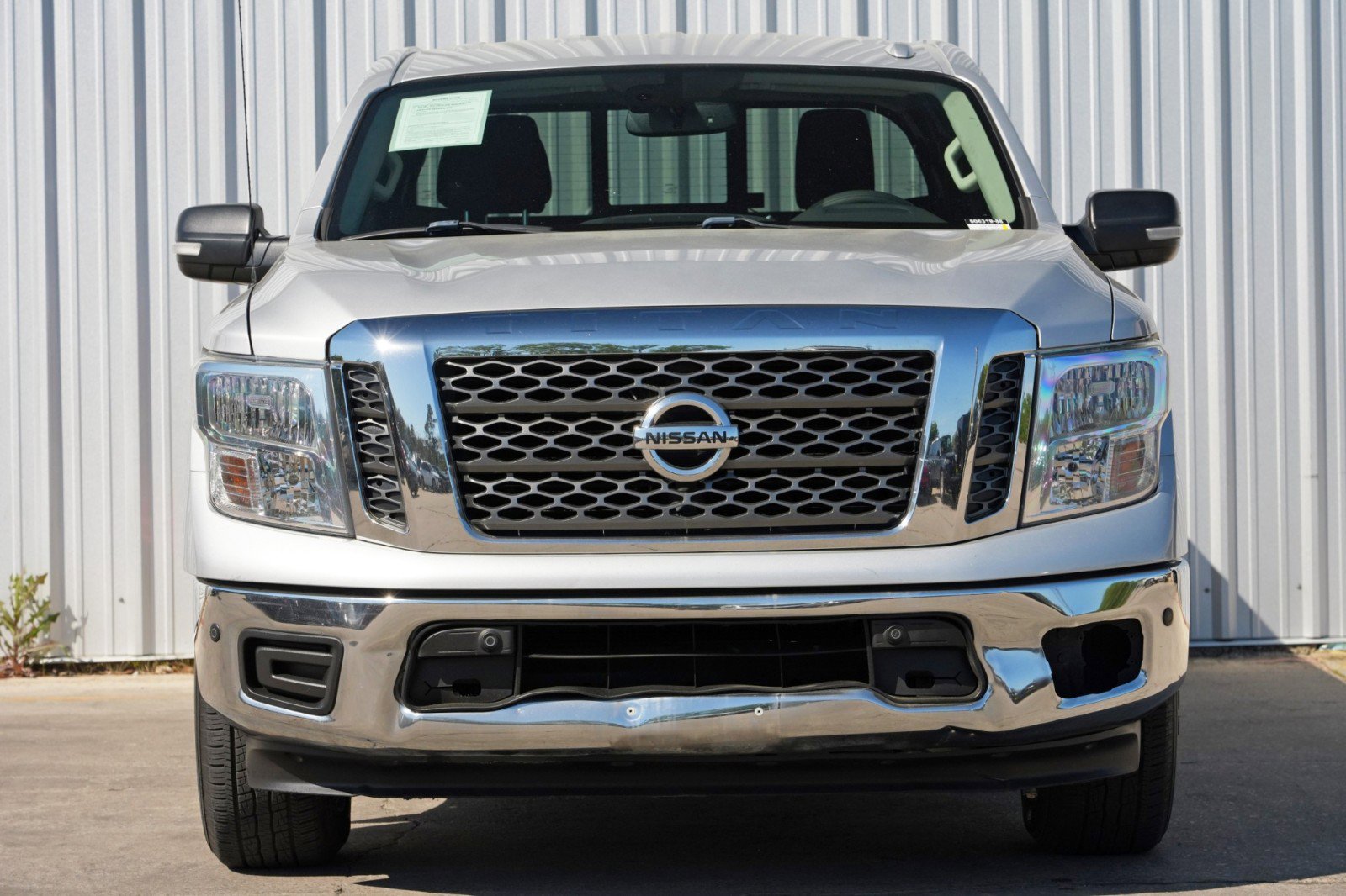 Used 2018 Nissan Titan SV w/ SV Convenience Package image 6