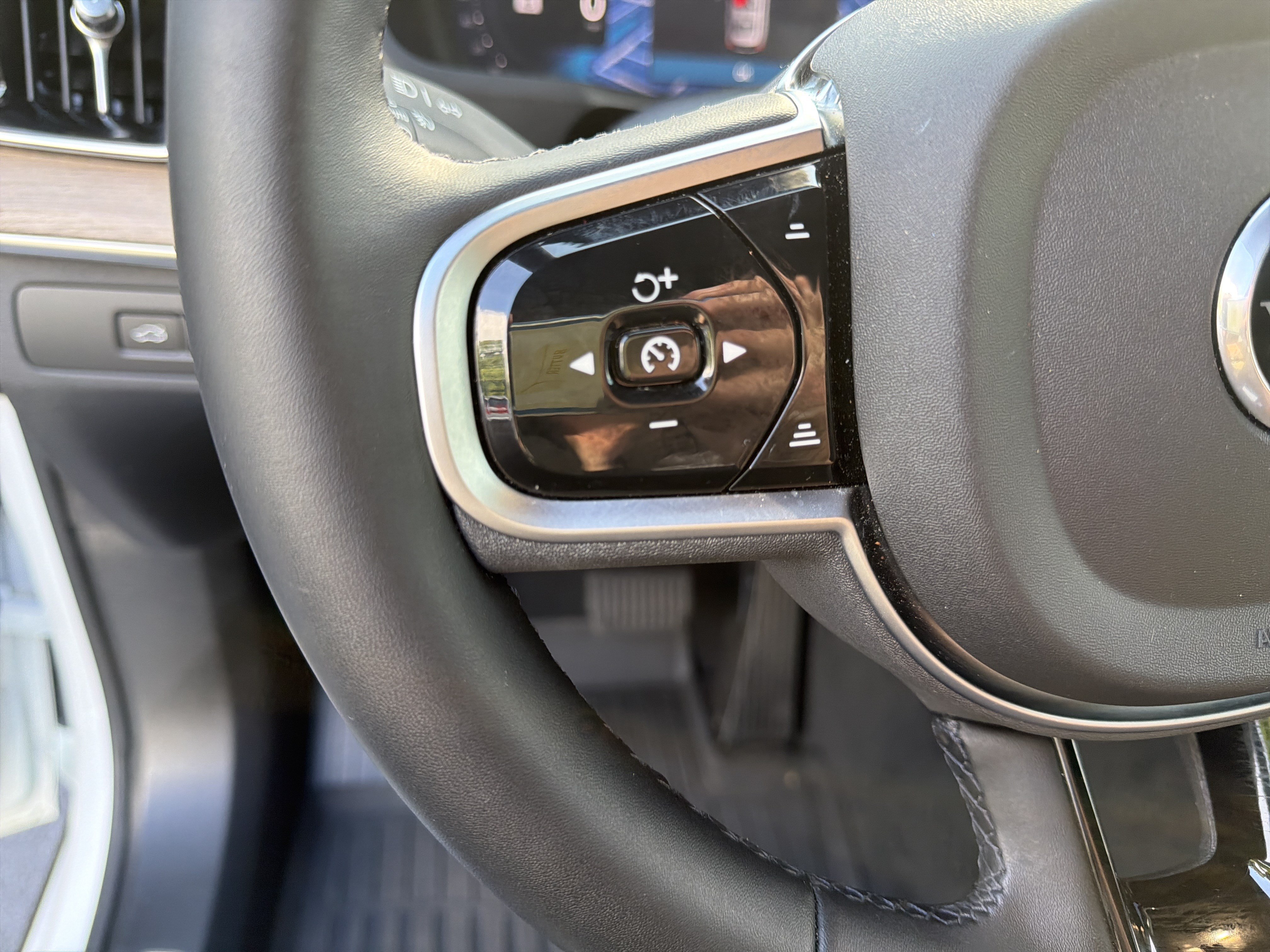 Used 2026 Volvo XC90 T8 Plus w/ Protection Package Premier AWD/4WD image 19