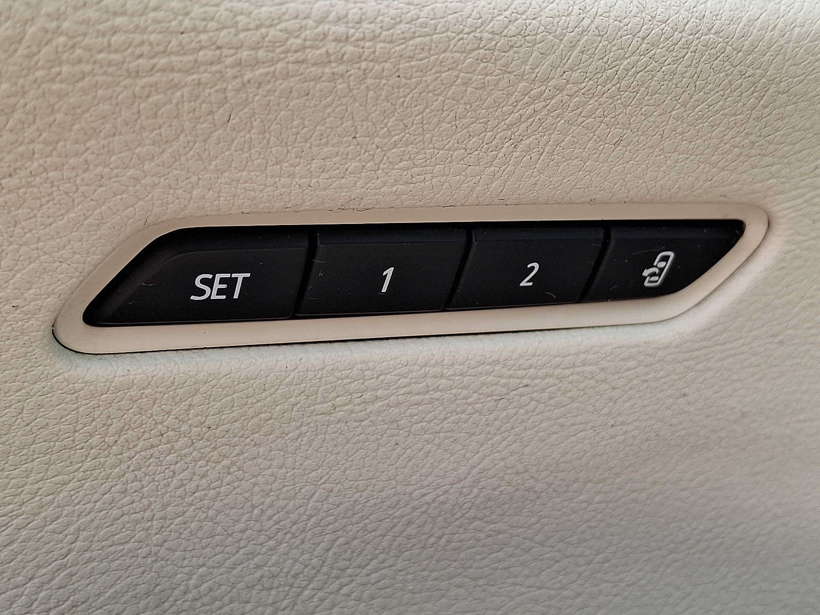 Used 2020 Cadillac XT6 Premium Luxury AWD/4WD image 33