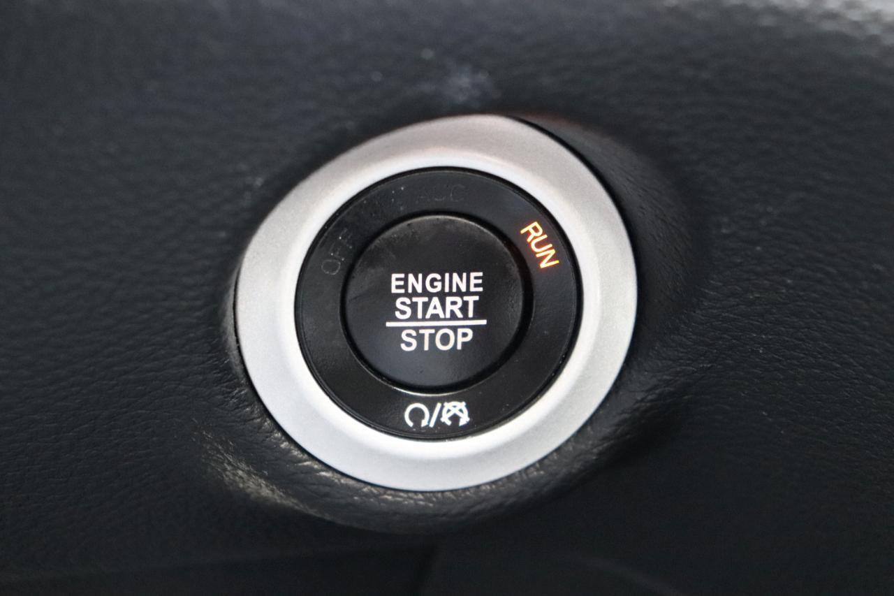 Used 2025 Chrysler Pacifica Limited image 51