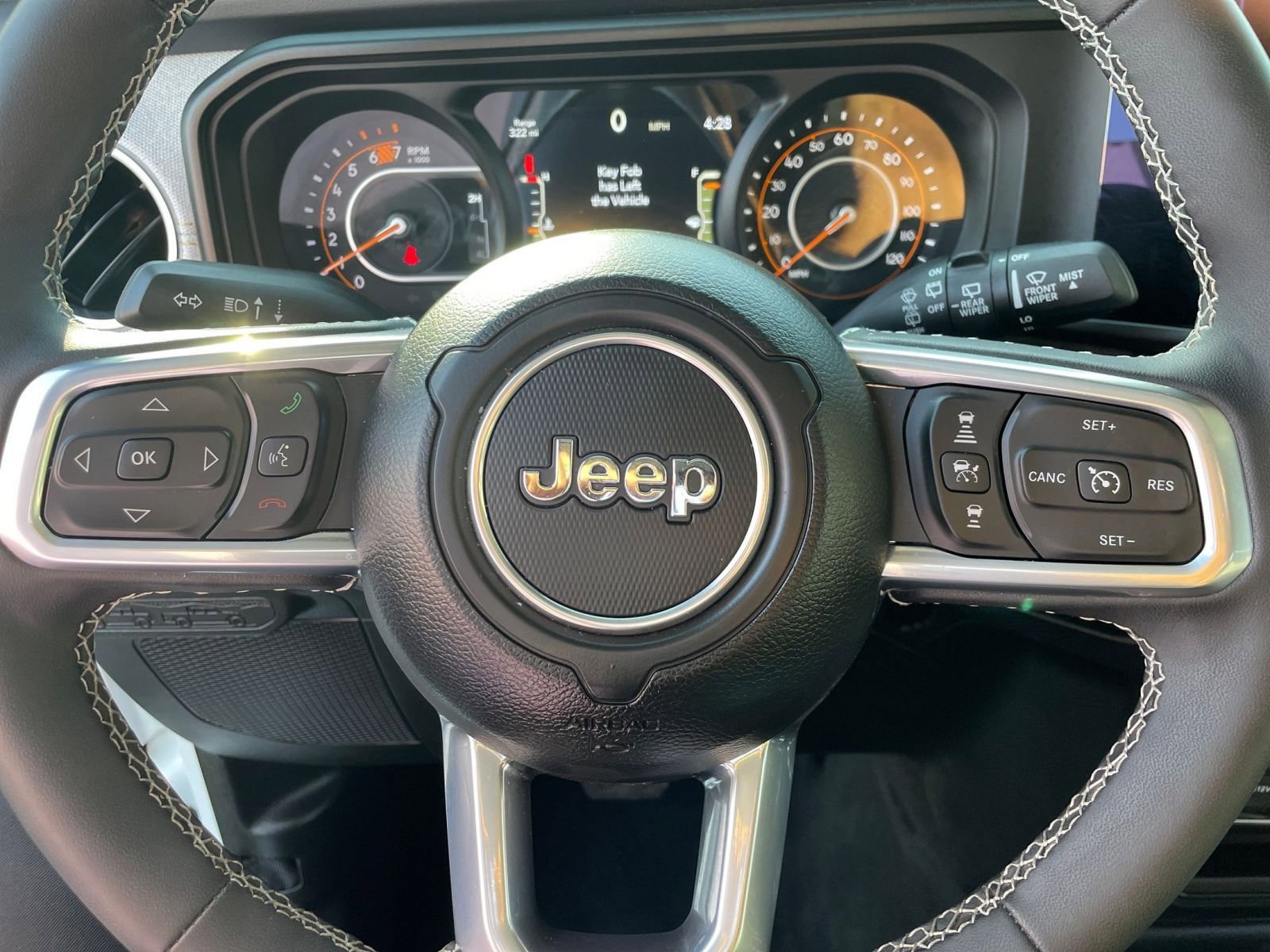 Used 2025 Jeep Wrangler Sahara image 27