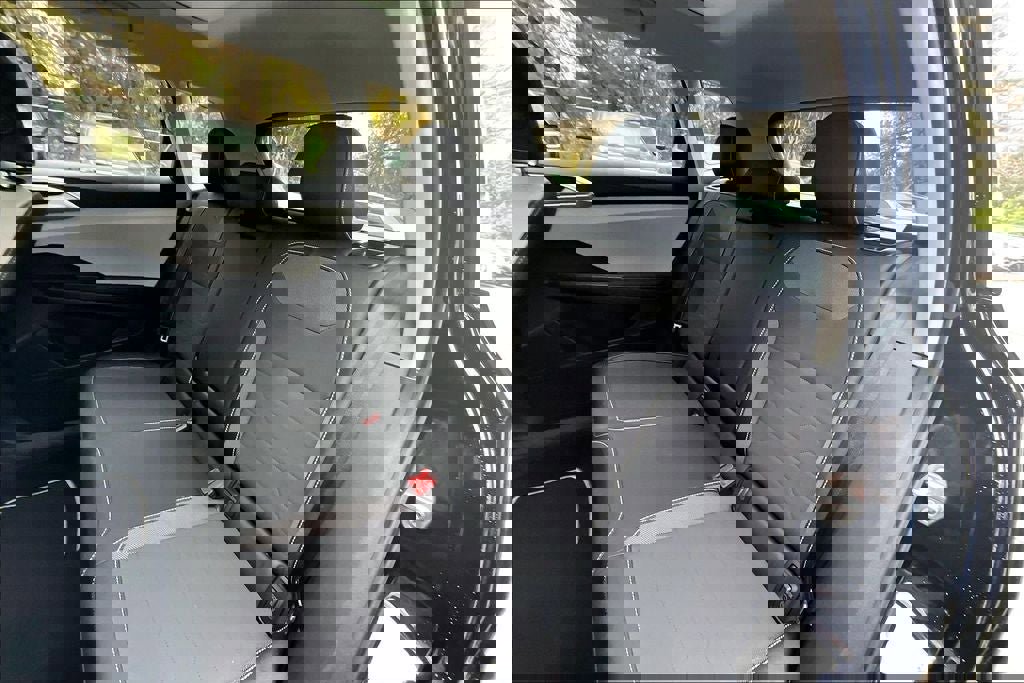 Certified 2025 Volkswagen Taos SE w/ Panoramic Sunroof Package image 19