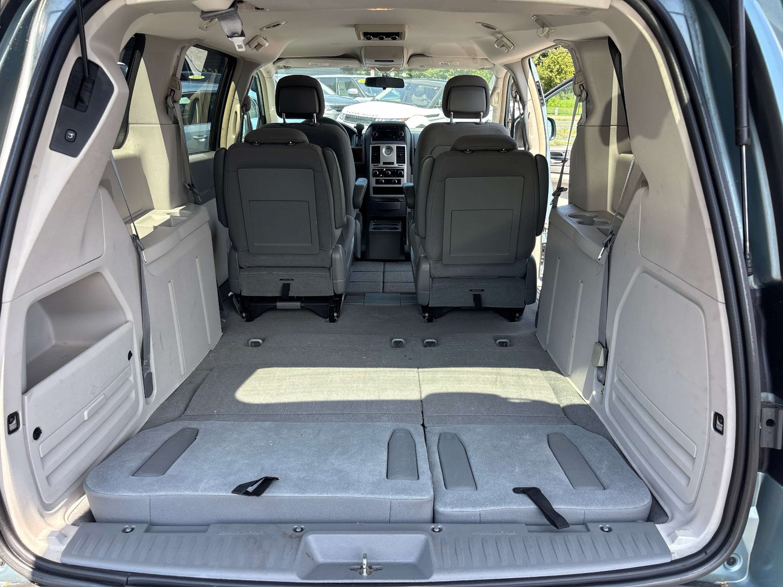 Used 2010 Chrysler Town & Country LX w/ PWR Convenience Group FWD image 16