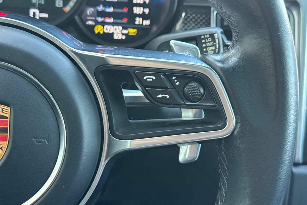 Used 2018 Porsche Macan Turbo AWD/4WD image 30