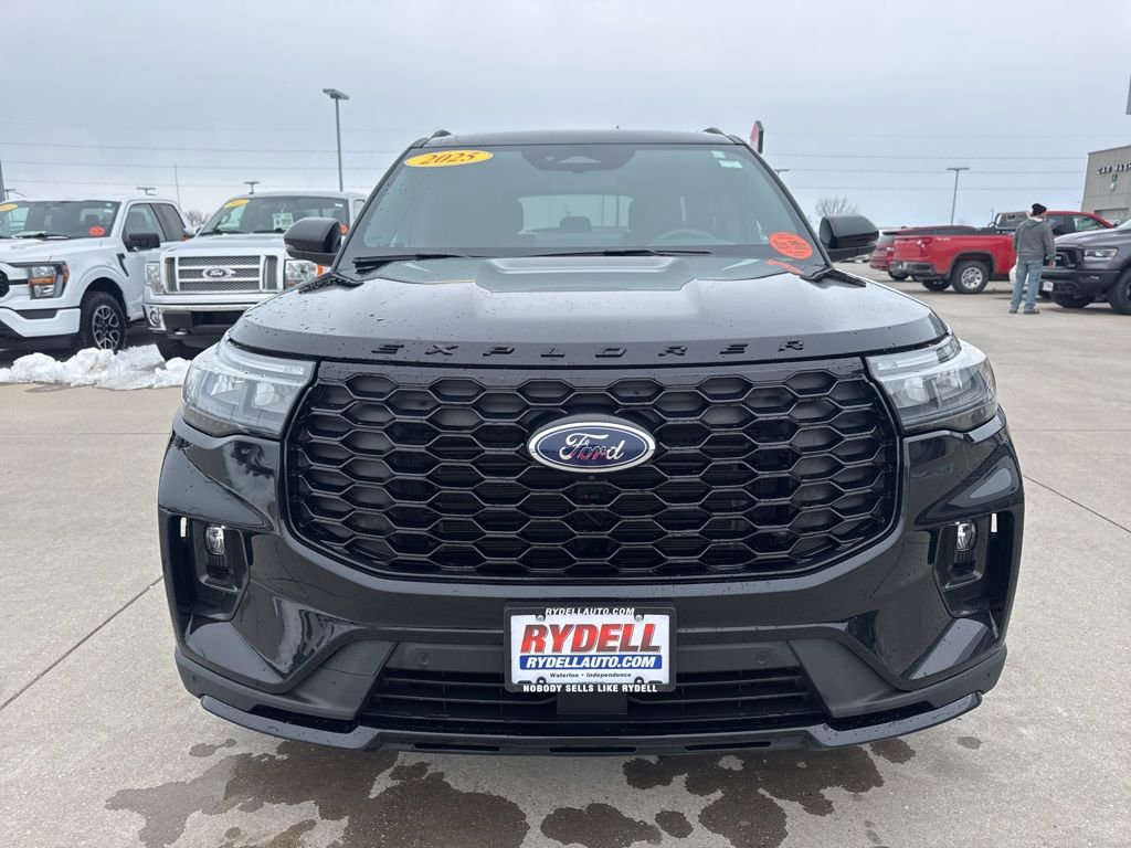 Used 2025 Ford Explorer ST-Line w/ ST-Line Street Pack image 27