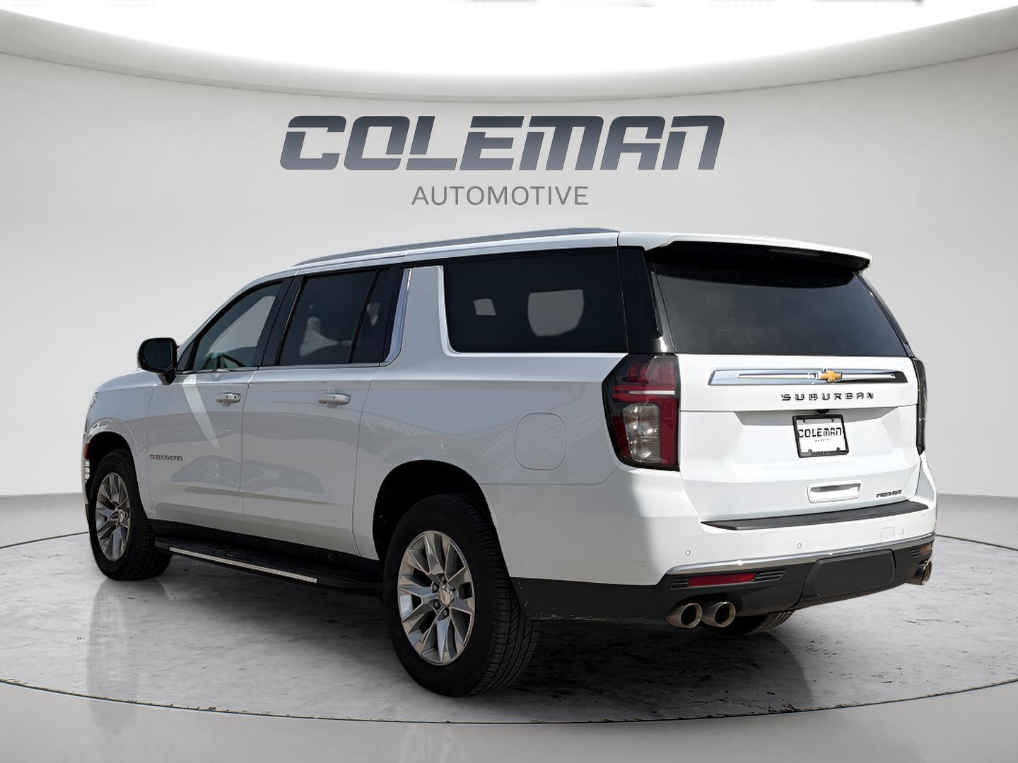 Used 2023 Chevrolet Suburban Premier image 3