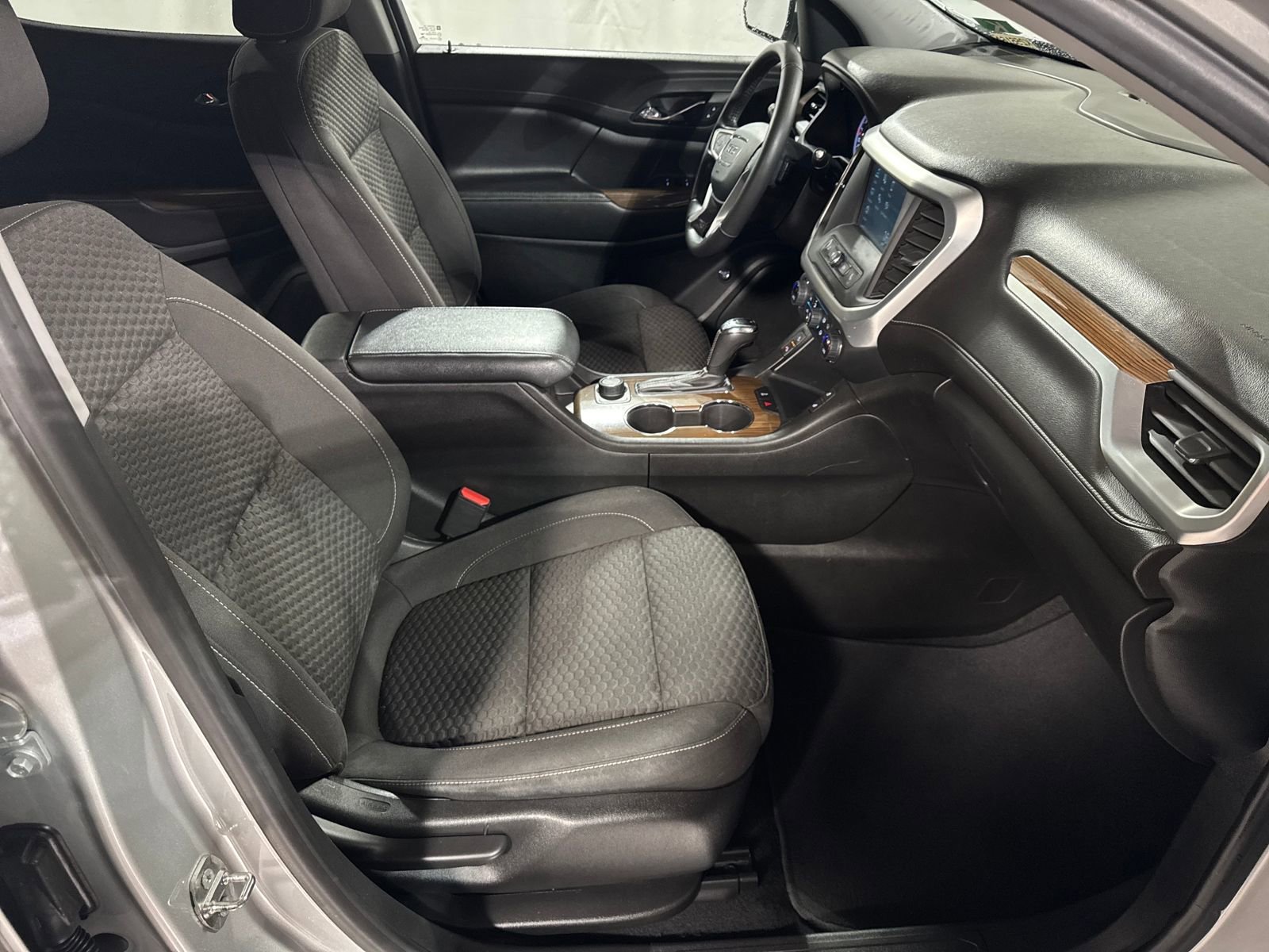 Used 2019 GMC Acadia SLE image 32