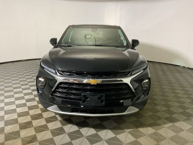 Used 2025 Chevrolet Blazer LT image 3