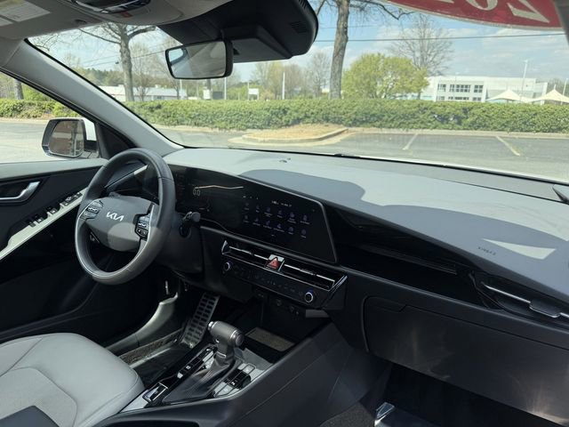 Certified 2023 Kia Niro EX Touring image 38