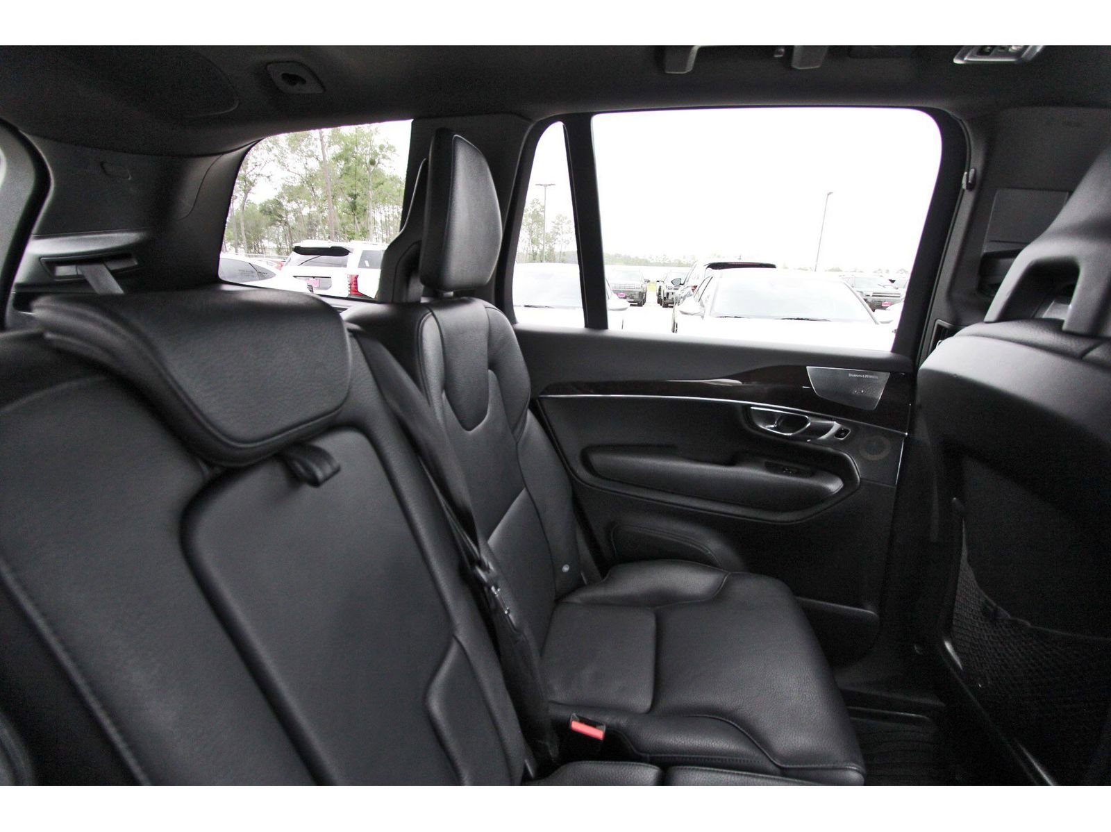 Used 2016 Volvo XC90 T6 Momentum w/ Momentum Plus Package AWD/4WD image 14