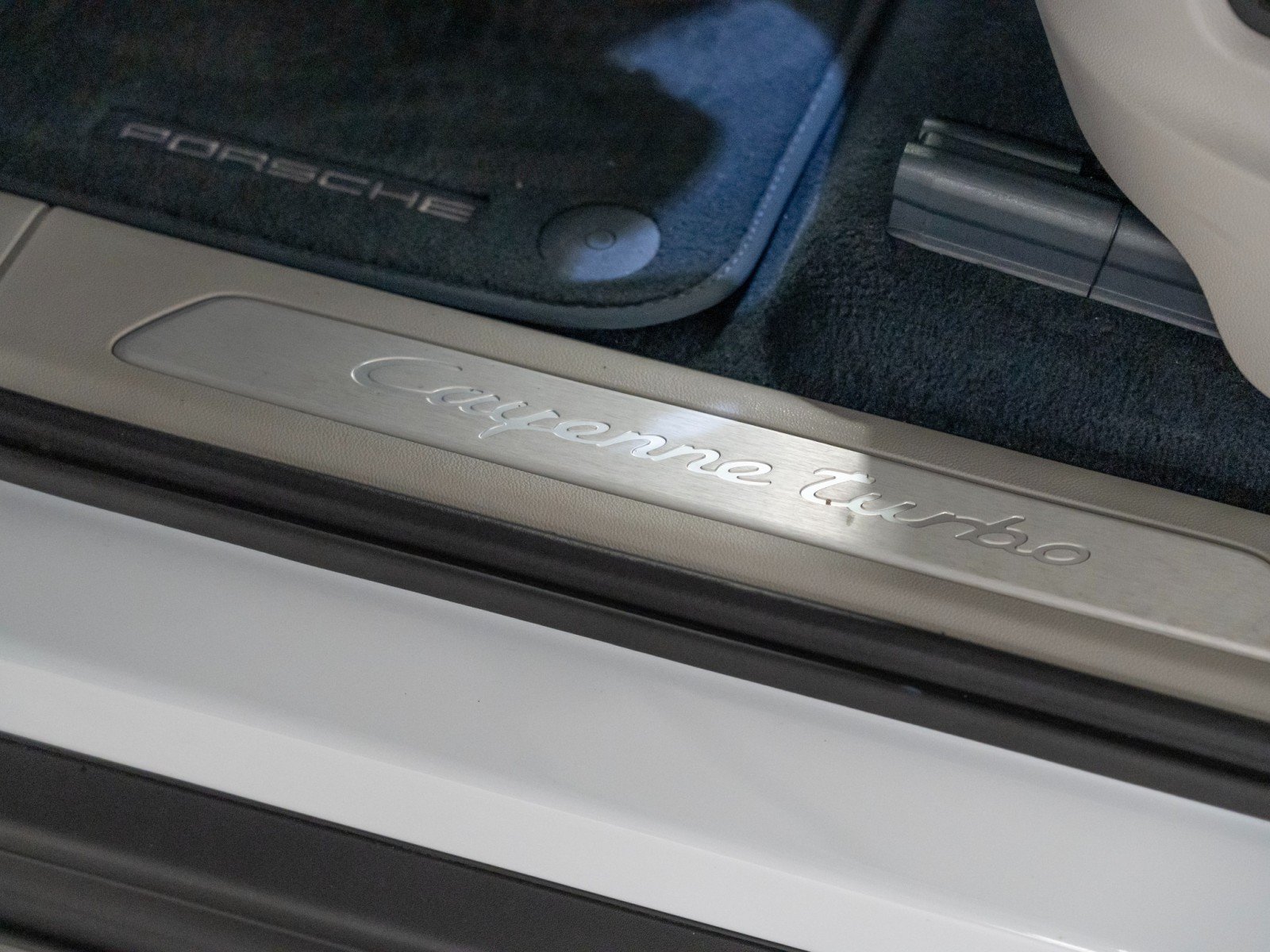 Certified 2023 Porsche Cayenne Turbo AWD/4WD image 11