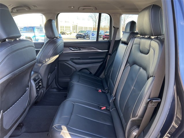 Certified 2023 Jeep Grand Cherokee Limited w/ Black Appearance Package image 5