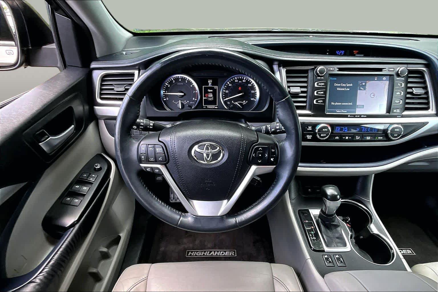 Used 2016 Toyota Highlander XLE AWD/4WD image 6