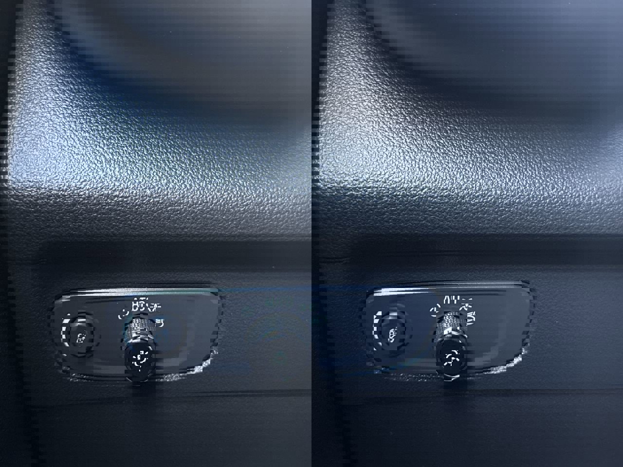 Used 2023 Buick Envision Preferred image 16