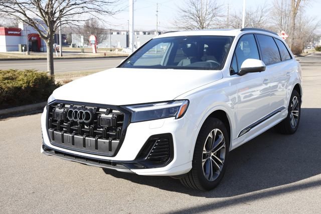 Used 2025 Audi Q7 2.0T Premium w/ Convenience Plus Package AWD/4WD image 9