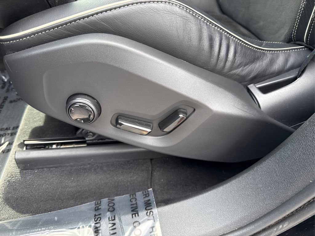 Used 2018 Volvo XC60 T5 R-Design w/ Convenience Package image 38