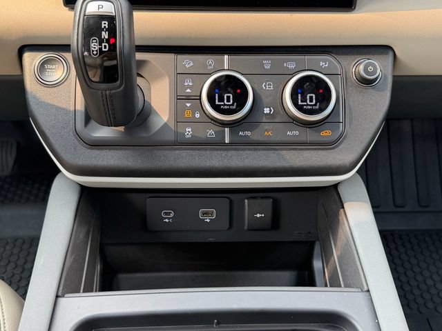 Used 2023 Land Rover Defender 130 SE AWD/4WD image 18