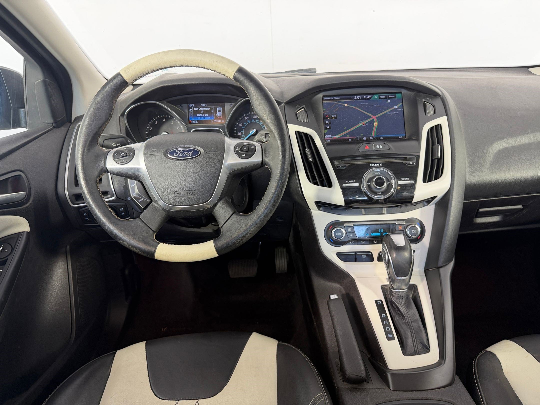 Used 2014 Ford Focus Titanium FWD image 26