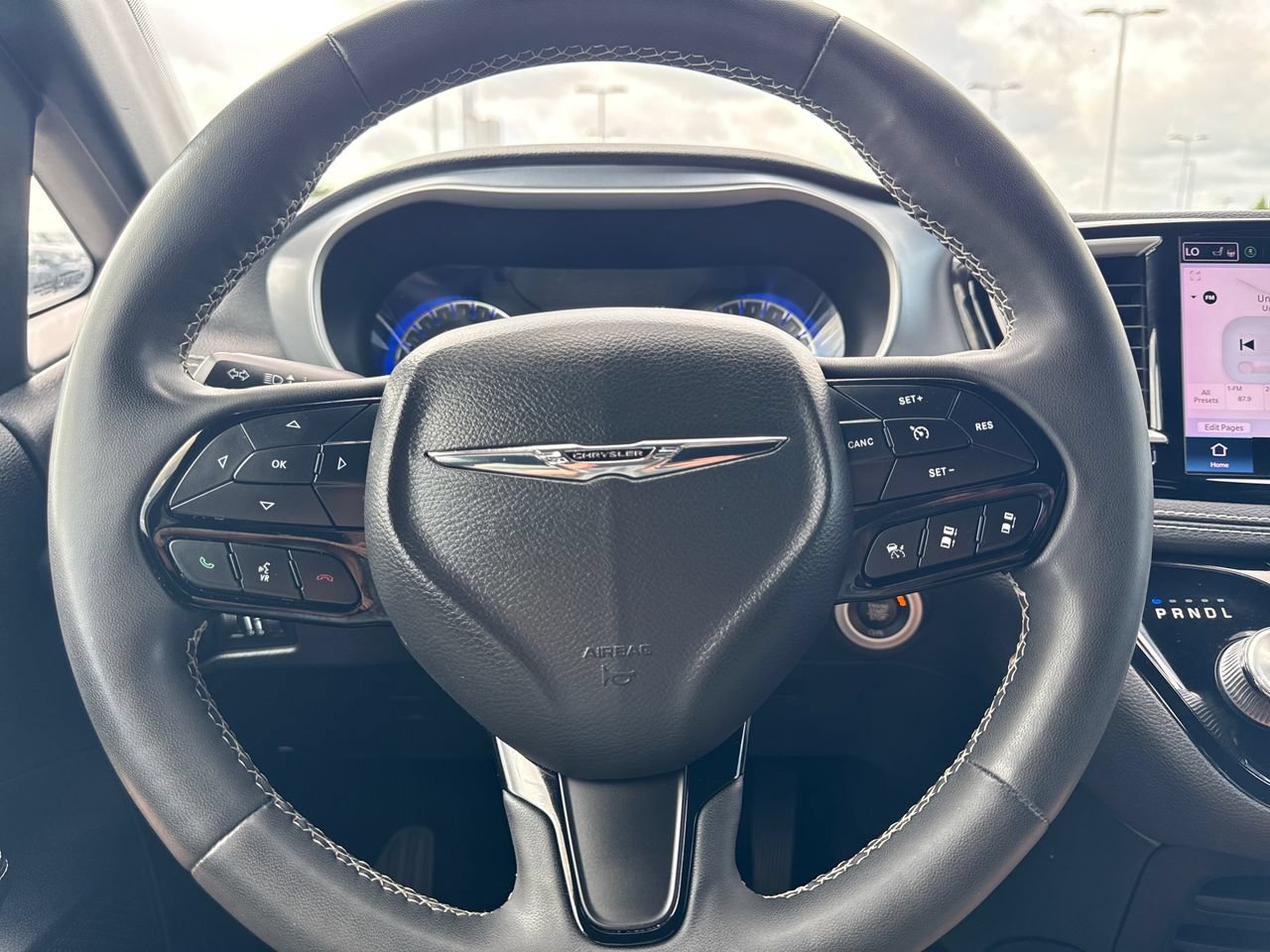 Used 2022 Chrysler Pacifica Touring-L w/ S Appearance Package FWD image 18