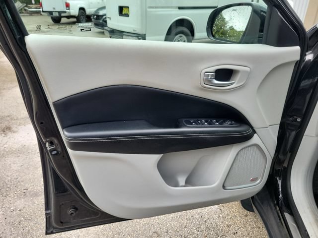 Used 2018 Jeep Compass Latitude w/ Popular Equipment Group FWD image 22