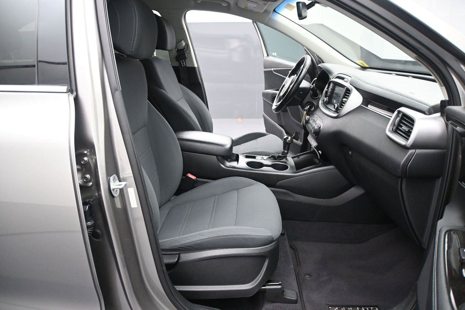 Used 2017 Kia Sorento AWD w/ LX Convenience Package image 17