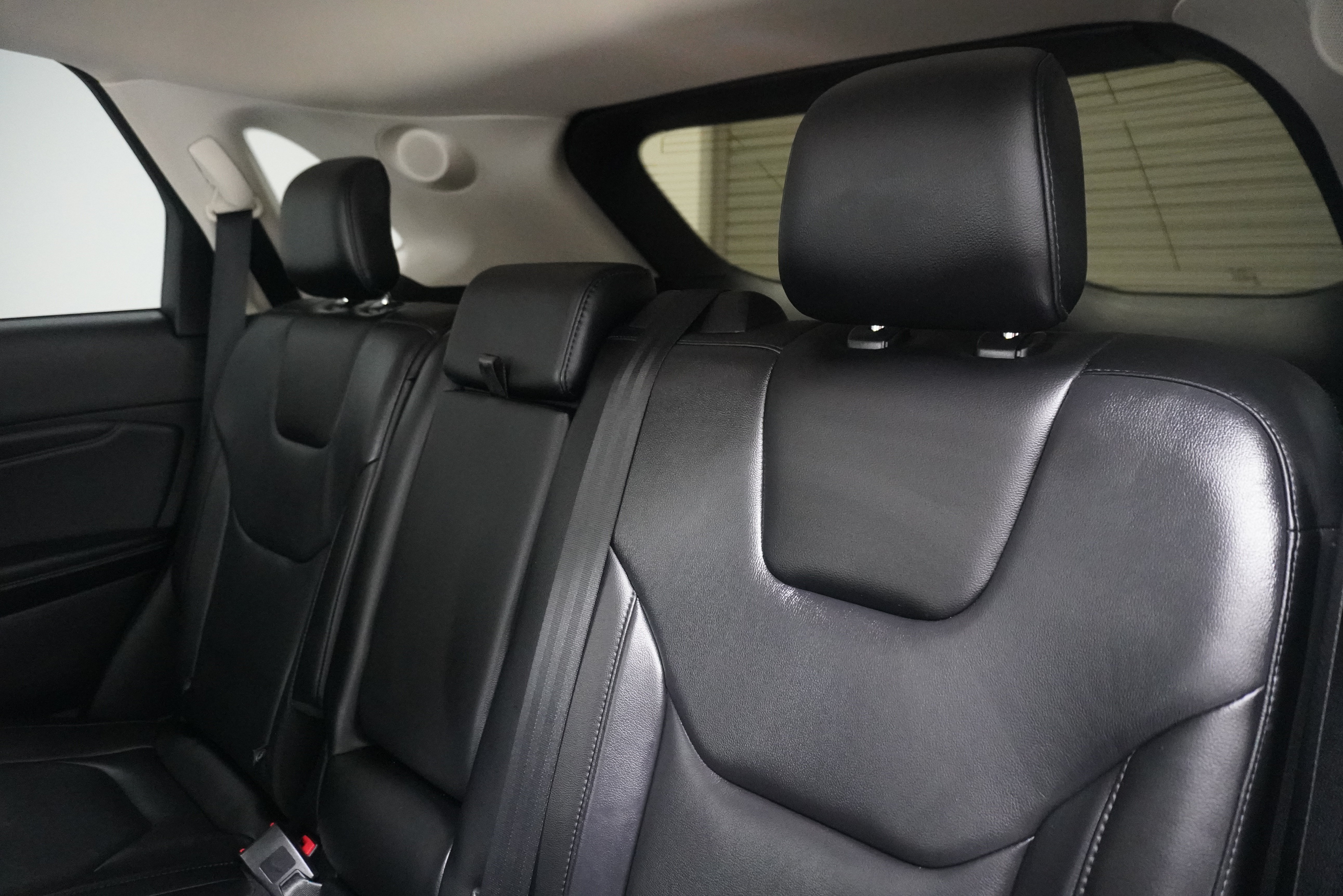 Used 2019 Ford Edge Titanium FWD image 13