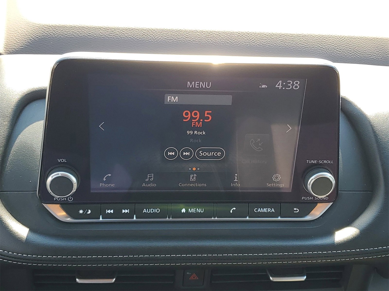 Used 2023 Nissan Rogue SV image 16