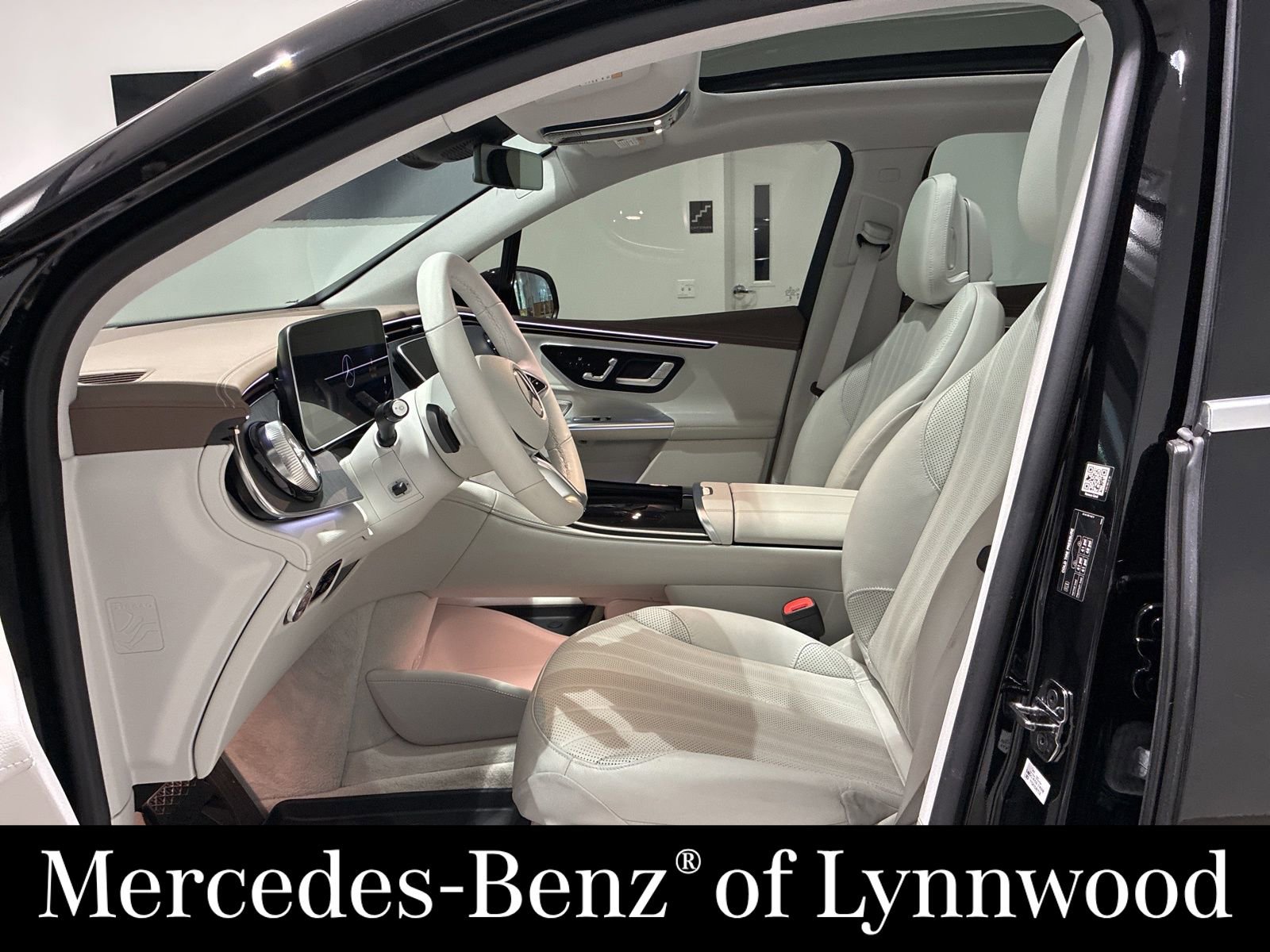 Used 2023 Mercedes-Benz EQE 500 4MATIC SUV image 18