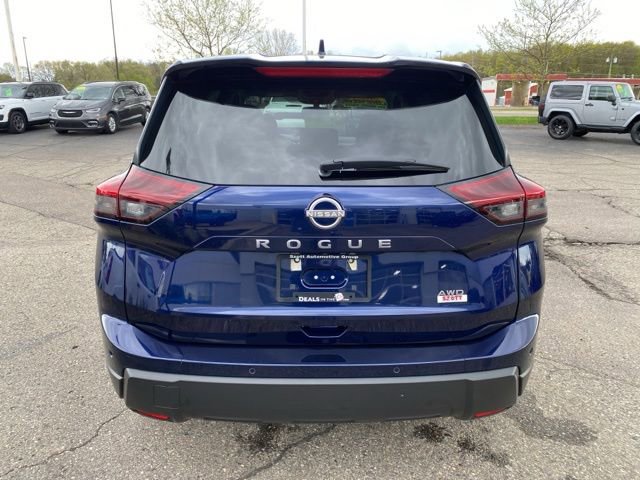 Used 2025 Nissan Rogue SV AWD/4WD image 4