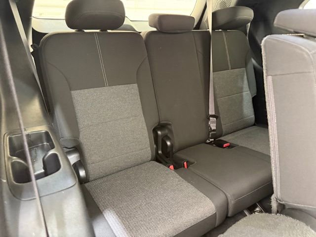 Used 2025 GMC Acadia Elevation image 30