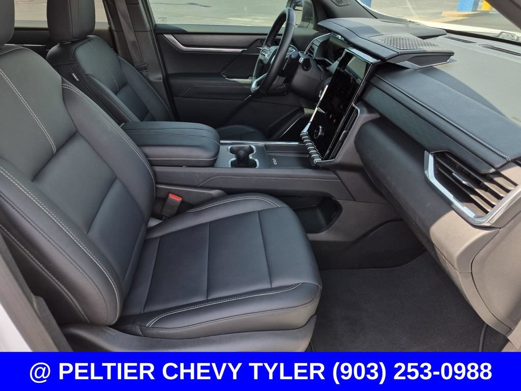 Used 2026 GMC Acadia Elevation w/ Elevation Premium Package FWD image 12