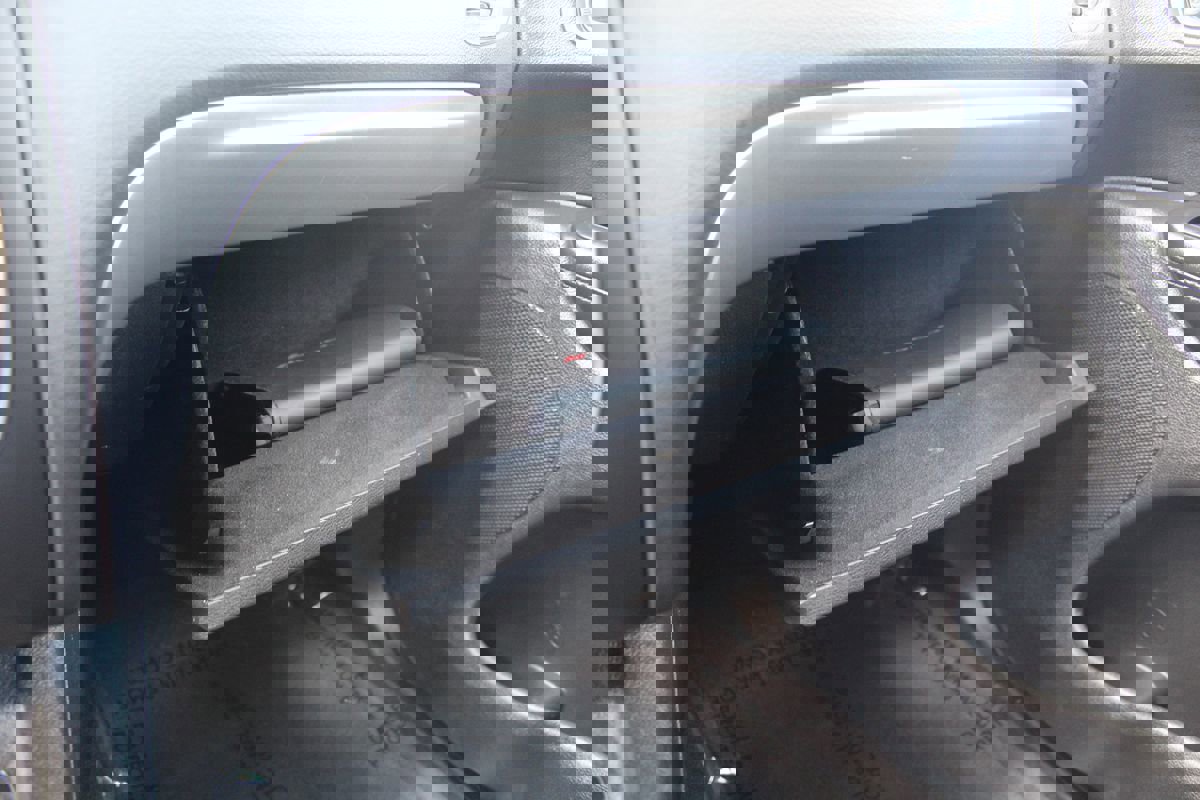 Used 2018 Dodge Durango SXT w/ 3rd Row Seating Group AWD/4WD image 31