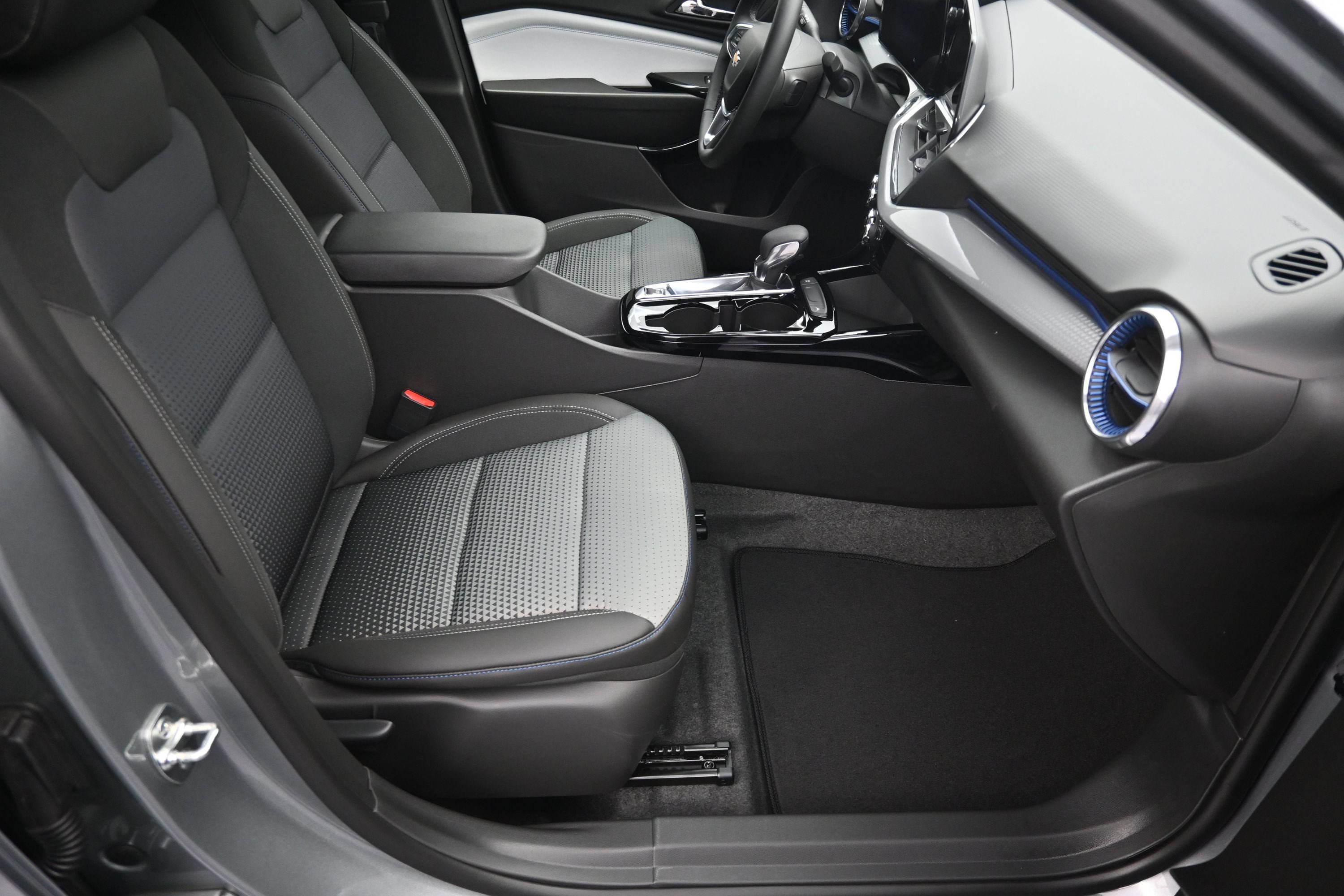 New 2026 Chevrolet Trax LT w/ Driver Confidence Package FWD image 29