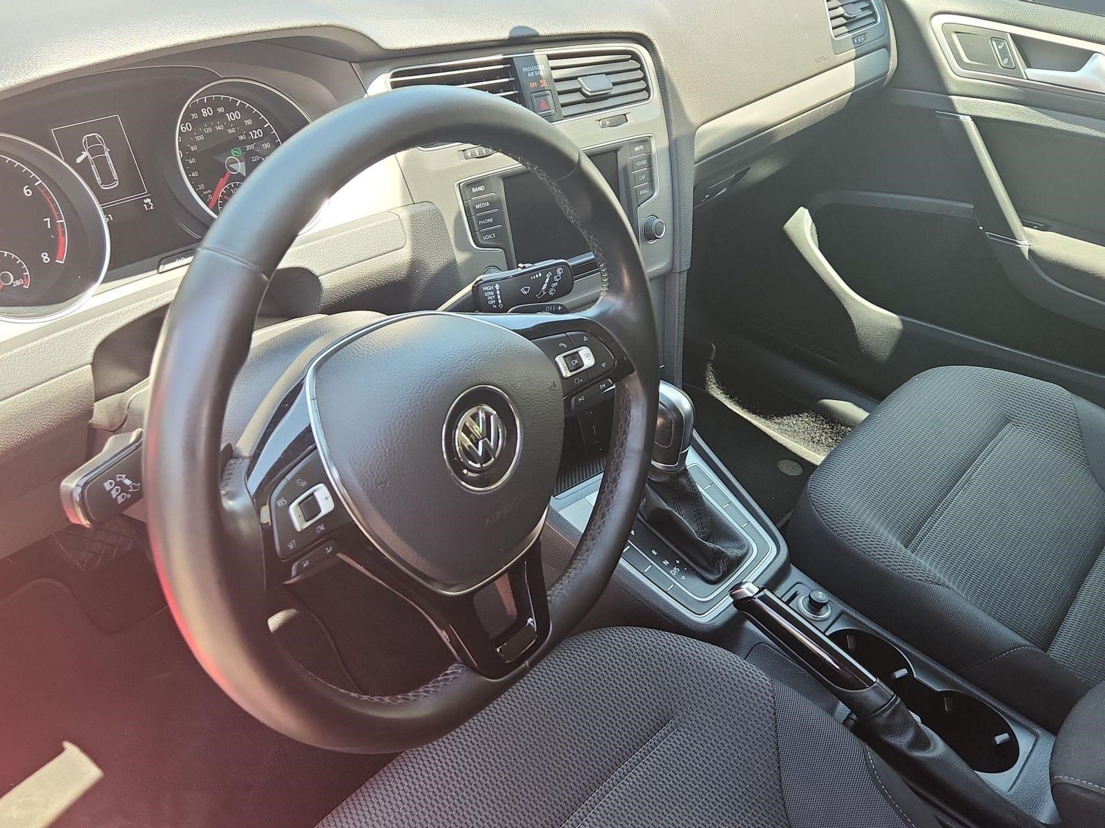 Used 2016 Volkswagen Golf S FWD image 4