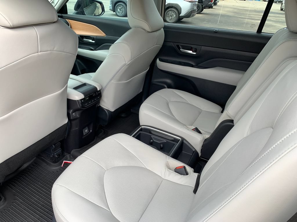 Used 2026 Toyota Grand Highlander AWD Hybrid image 14
