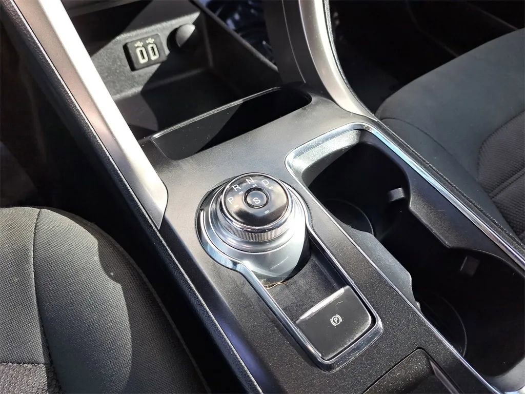 Used 2019 Ford Fusion SE image 25