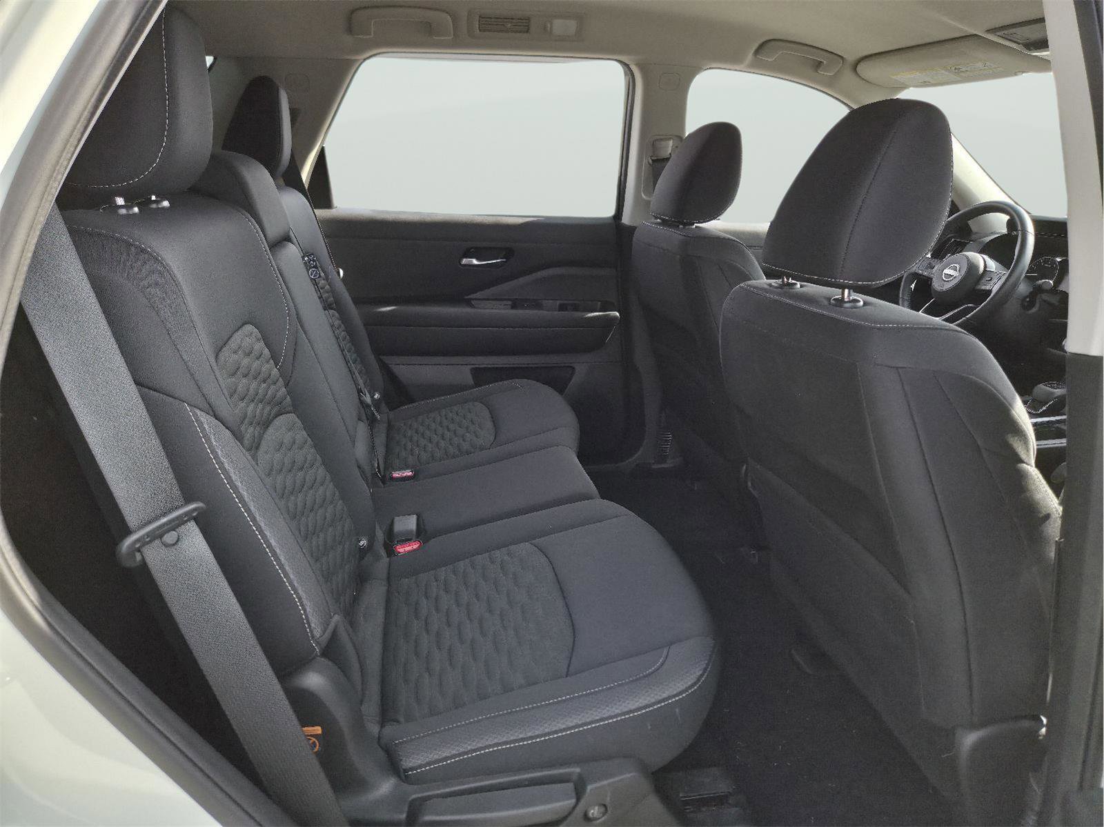 Used 2022 Nissan Pathfinder SV image 18