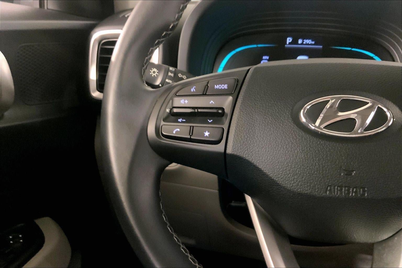 Used 2025 Hyundai Venue SEL FWD image 19