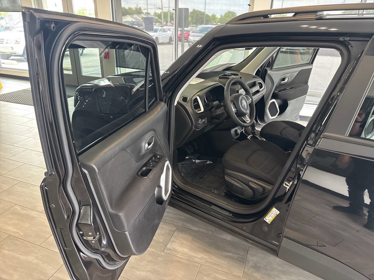 Used 2021 Jeep Renegade Latitude image 16