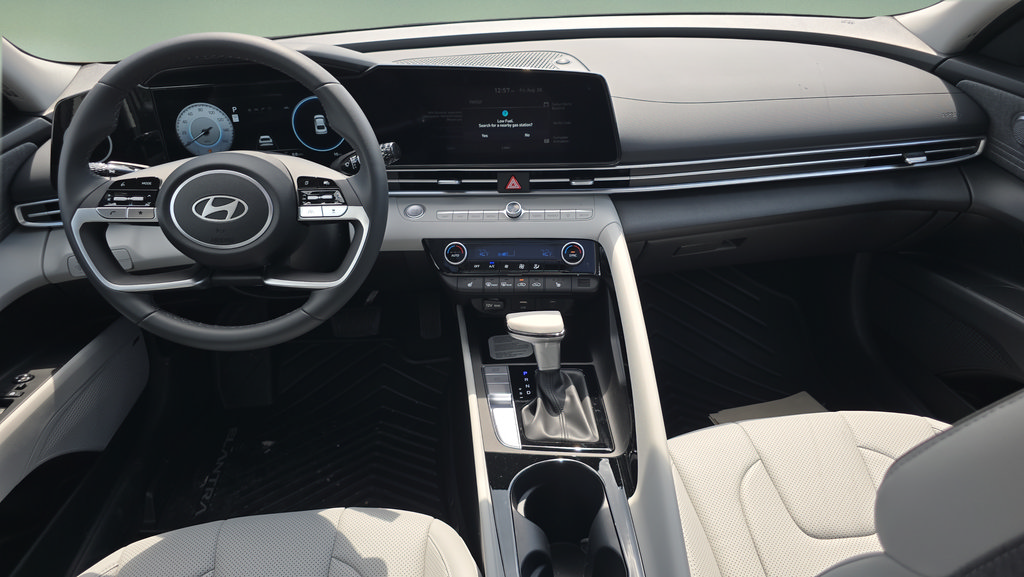 New 2026 Hyundai Elantra Limited FWD image 18