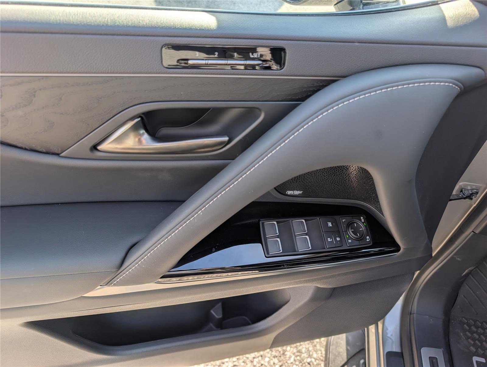 New 2026 Lexus LX 600 4WD w/ Luxury Package image 18