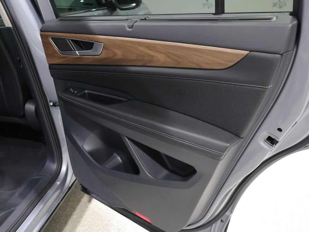 Used 2024 Volkswagen Atlas SE image 23